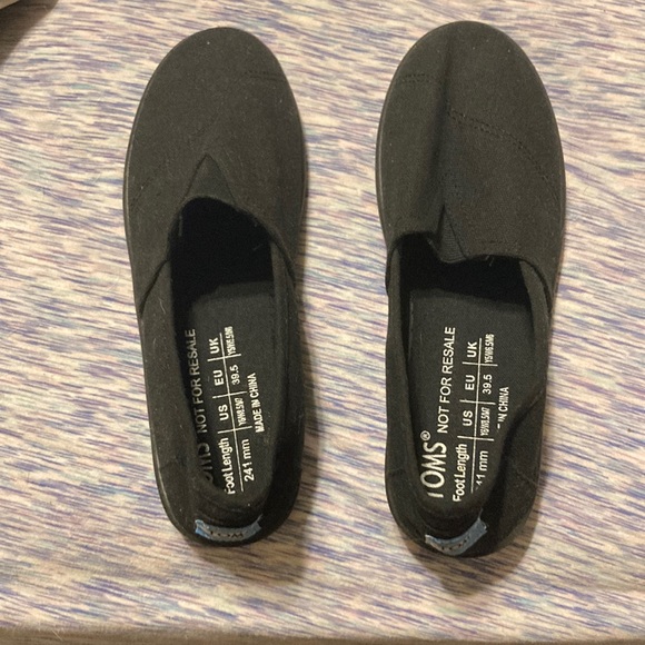 Never been worn Toms Black Shoes Foot Length 241 mm US Y6W8.5M7 EU 39.5 - Picture 1 of 2